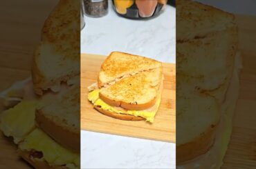 Korean Street Egg Toast - Easy & Healthy breakfast idea #shortsvideo #breakfastsandwich