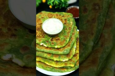 Palak Paratha Recipe | Breakfast Recipes | Liquid Dough Nasta #shorts #chapati #egg #eggparatha