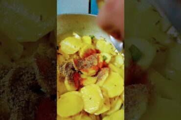 Quick & Simple Aloo Fry #shorts #aloo #potatorecipe #aloofry#snakes #tasty #potatofry #trending