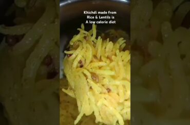 Khichdi made of rice & lentils is easy to digest. It's low calorie food of balanced carbs & proteins
