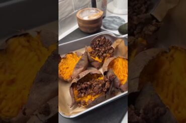 HIGH PROTEIN STUFFED SWEET POTATOES | Healthy lunch ideas