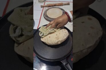 Roti fulane ka sehi tarika #ytshorts #roti #chapati #phulka #healthy #healthyrotitips #facts