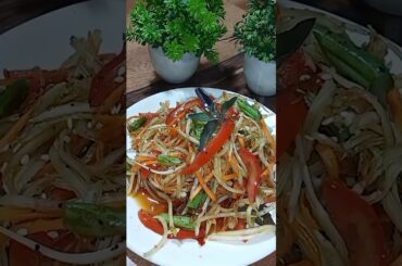 Easy Thai Green Papaya Salad Recipe|| #healthy#papaya #trendingshorts #salad #spicy #yummy