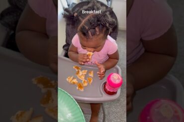 Cooking Breakfast for my girls #momlife #familyvlog #kids