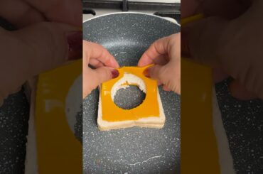 Easy breakfast in 2 minutes ! #shorts #EggRoti #food