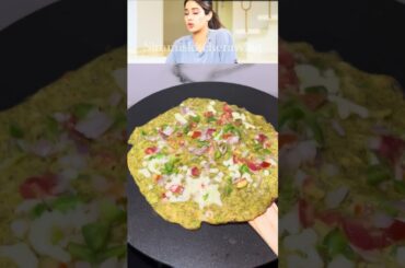 Janhvi Kapoor's Favourite Healthy Moong DalChilla Recipe #shorts #janhvikapoor #celebrity #recipe