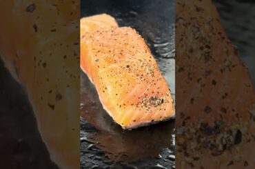 Flat grill salmon ! #healthyside #cooking #healthyrecipes