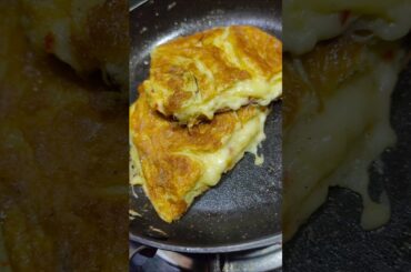Cheese Omelet #shorts #short#shortvideo #food #recipe #cooking#healthy #trending#viral #thetastybite