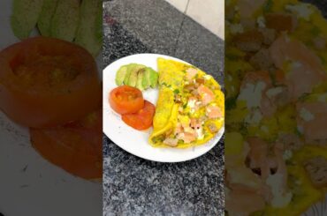 High-Protein Breakfast: Smoked Salmon and Rye Omelette with Avo & Tomatoes