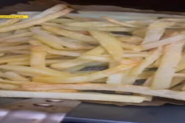 Air fry potato fries #shortfeed #food #foodie #trending #cooking #shortsfeed #asmr #tiktok #airfryer