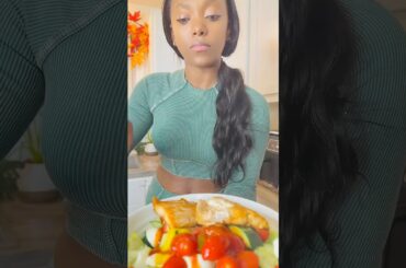 #youtubeviral #youtubeshorts #postworkoutmeal #salmonsalad #youtubechannel #healthydinnerideas