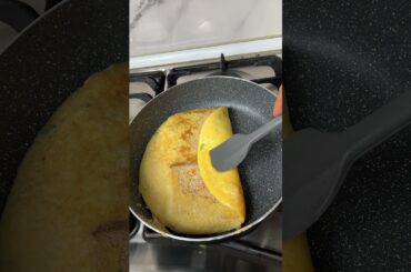 toast egg in 3 minutes !  #egg #eggrecipes #food #breakfast #shorts