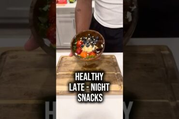 Healthy High Protein Fruit & Yogurt Bowl #latenightcravings #healthyrecipes