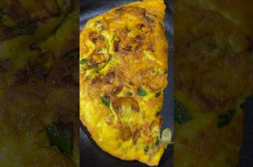 Cheese Omelet #shorts #short#shortvideo #food #recipe #cooking#healthy #trending#viral #thetastybite