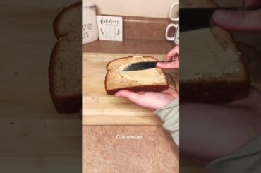 #healthylunch : Hummus Veggie Sandwich #recipe