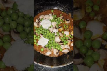 Matar Mushroom Recipe |#shorts sabji#matarmushroom#indianrecipe#recipe#minivlog#food#cooking#shorts