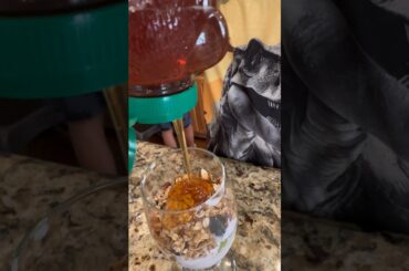 Healthy   breakfast #subscribe #twinskitchen #yogurtdessert #breakfast #howto #shorts #easyrecipe