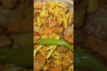 Aalu gobhi gajar mix #Shorts #Mtshorts #food #recipe #cooking #Dinner #easyrecipe #healthy #trend