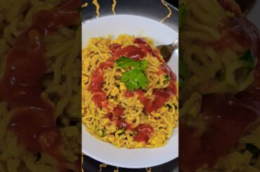 Super Quick Fried Egg Maggie for Winter Night Cravings #snacks #shorts #egg #recipe #protein #yt