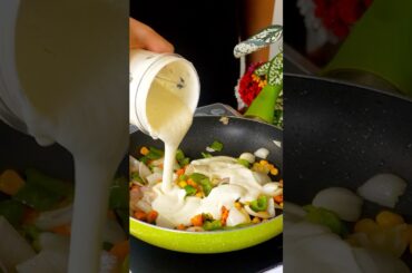 Creamy healthy pasta in minutes!  #healthyrecipes #whitesaucepasta #ytshorts #quickrecipes