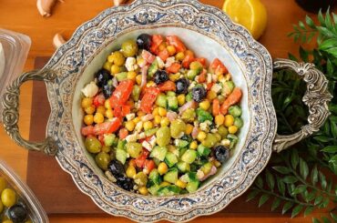MMEDITERRANEAN CHICKPEA SALAD Five mins healthy lunch idea |
