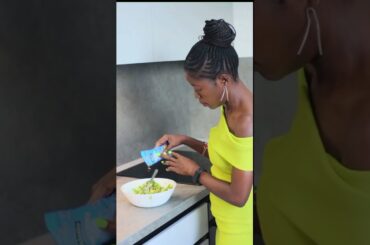 Healthy doesn’t have to be boring!Here’s my go-to salad when I want something fresh and quick