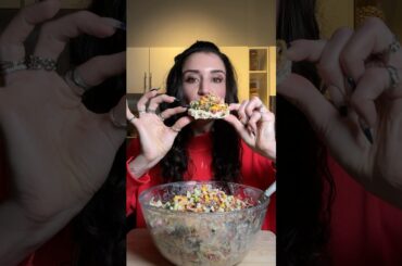 Scoopable salad obsession is real. #healthyrecipes #healthyfood #mealprep