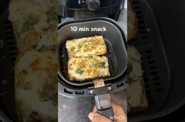10 minute Garlic Bread #whatieatinaday #tiffin #adayinmylife #housewifelife #schooltiffinbox #snacks