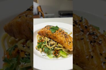 Easy Ramen Noodles Recipe #food #foodshorts #youtubeshorts #viralshorts #noodlesrecipe #salmon