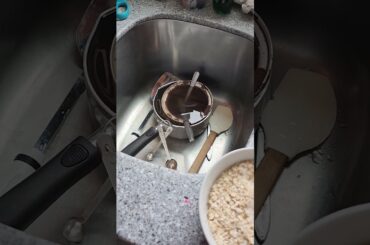 Making Oatmeal! (and a healthy breakfast)...