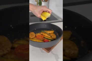 One-Pan Chicken & Zucchini Meal: Quick, Delicious, Healthy Lunch Idea! #onepanmeal