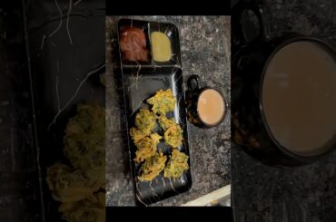 Palak pyaj pakodi #palak #healthy #cooking #indianfood #quickrecipe #besan #snacks #ytshorts