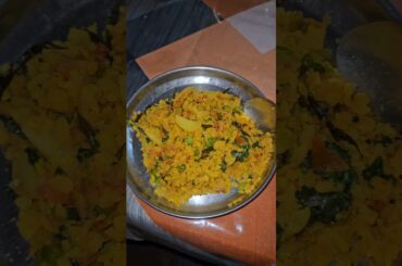 Aloo matar Poha banaya #shorts #poha #aloomatar #shortvideo #youtubeshorts #recipe #healthybreakfast
