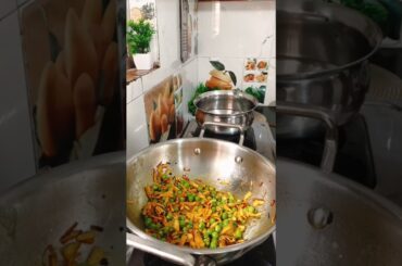 healthy breakfast recipe #oshikirasoi #ytshorts #indianbreakfast #shortsfeed #poharecipe