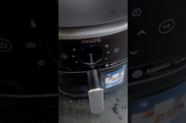 Healthy Air fryer bread pizza in just #food #airfryer #airfryerrecipes #pizza #shorts #trending