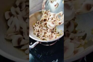 Healthy Masroom Toast #kiranrajput8746 #breakfast#healthyfood #tasty #song #love #trendingshorts