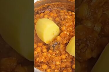 Aaloo chole recipe #ytshorts #trendingshorts #indianfood #healthyrecipes #homemade #cholerecipes