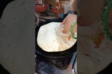 Roti fulane ka sehi tarika #roti #ytshorts #flatbread #chapati #information #healthy #phulka #shorts