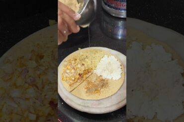 Parantha#roti#aalo#pyaaz#Paneer#cheese#snacks#spicyfood#streetfood #ytshorts #shorts#youtube #radha