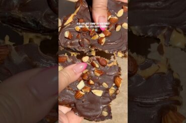 Snickers Date Bark #recipe #recipeoftheday #easyrecipe #healthysnacks #snackideas #homemade