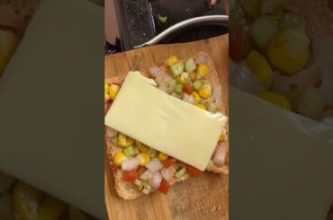 Healthy and delicious sandwich #youtubeshorts #heathybreakfast #viralvideo #shortvideo