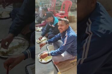 salad kisko kisko chahie #youtubeshorts #trending #trendingvideo #trendingshorts #ytshorts #short