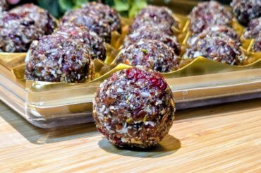 Energy Balls Recipe | Oil-Free, Sugar-free | Healthy Snacks Recipe | Dry fruits laddu with dates