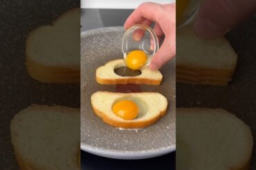 THE FASTEST WAY TO MAKE AN EGG SANDWICH!