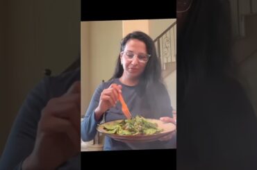 Healthy Green Salad with Nuts & seeds! | 1 min Salad Recipe - #shorts #recipe #healthyeating