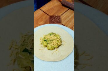 very tasty and healthy breakfast recipe #food #tiffinrecipe #shortvideo #parathareceipe #streetfood