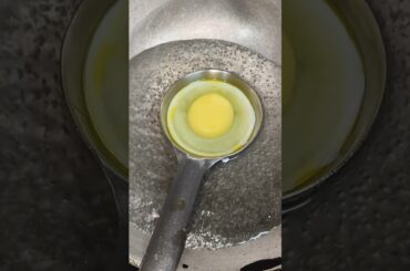 Egg in water #eggpoch #healthybreakfast #recipe #eggomelette #eggrecipe #cookingtips #viral #shorts