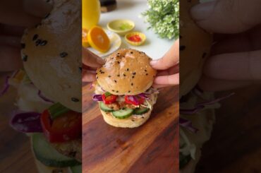 Protein Smash Burger with Fruity Crunchy Slaw #bread #recipe #breakfast #lunchbox #burger