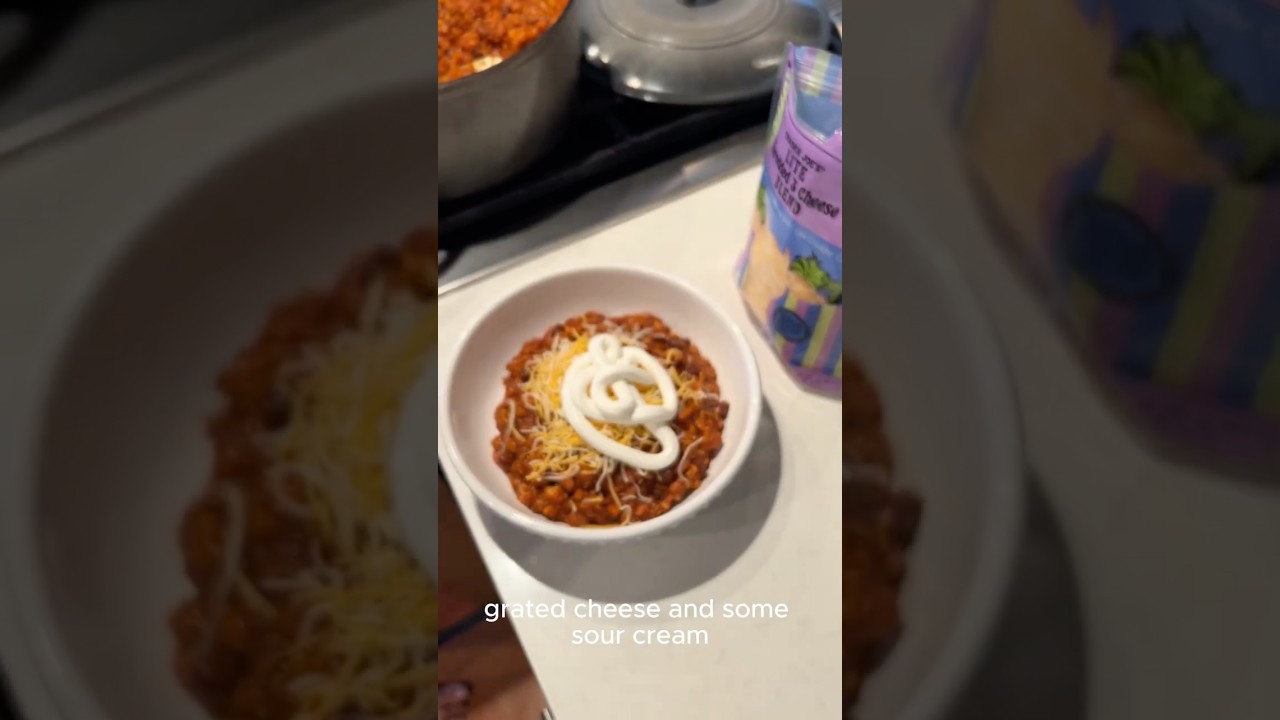 Buffalo Chicken Chili on Repeat (Healthy + High Protein!) Buffalo Chicken Chili on Repeat (Healthy + High Protein!)