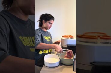 Let’s make a Korean chicken wrap #wrap #easylunchrecipe #tasty #happiness #lunchmenu